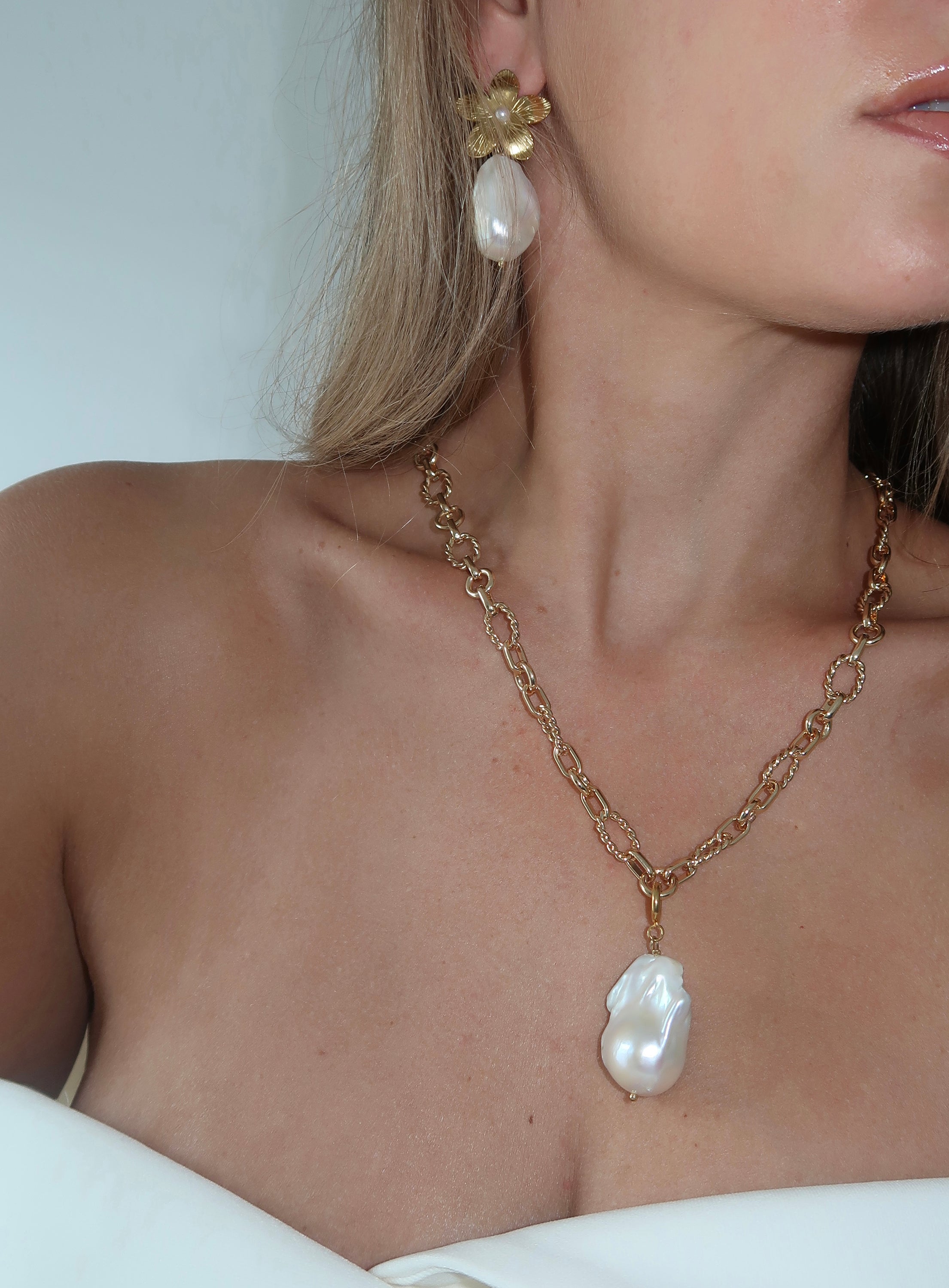 Goldie necklace short